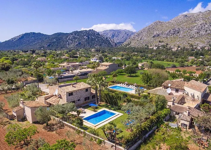 Charming With A Fabulous Garden In By Renthousing Semesterbostad *