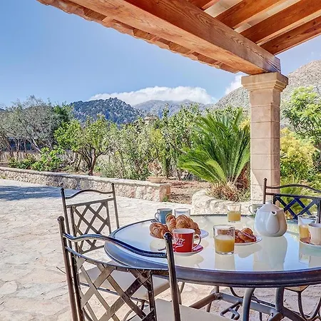 Charming With A Fabulous Garden In By Renthousing Tatil Evi *