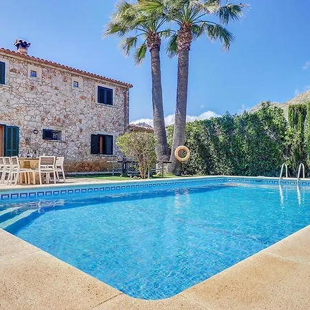 Prázdninový dům Charming With A Fabulous Garden In By Renthousing *