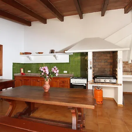 Charming With A Fabulous Garden In By Renthousing Tatil Evi *