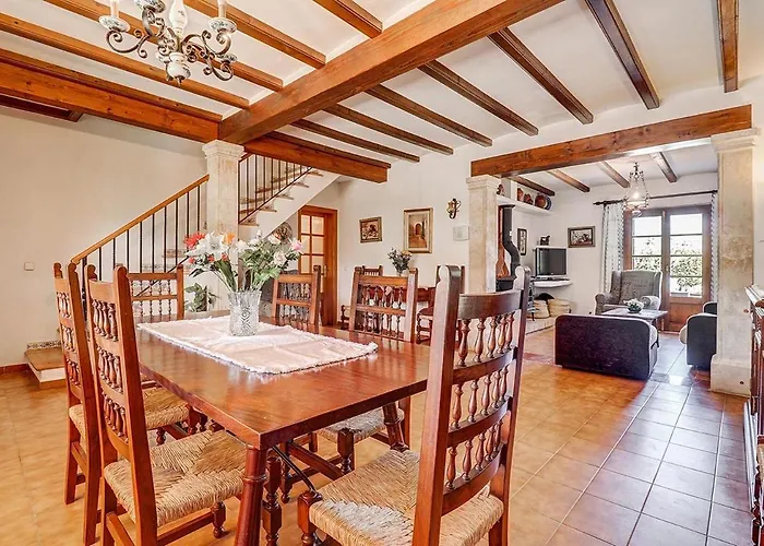 Charming With A Fabulous Garden In By Renthousing Dom wakacyjny