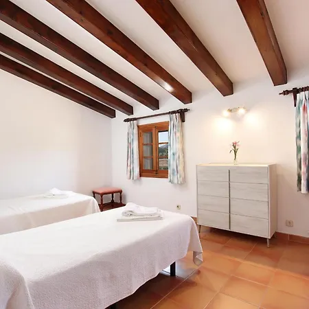 Charming With A Fabulous Garden In By Renthousing Dom wakacyjny