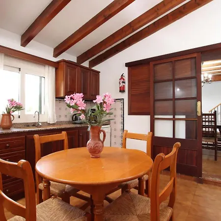 Tatil Evi Charming With A Fabulous Garden In By Renthousing
