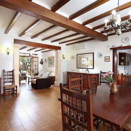 Сasa de vacaciones Charming With A Fabulous Garden In By Renthousing