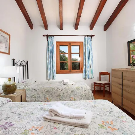 Сasa de vacaciones Charming With A Fabulous Garden In By Renthousing *