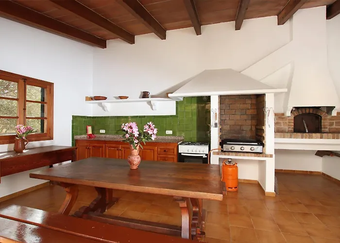 Charming With A Fabulous Garden In By Renthousing Holiday home *