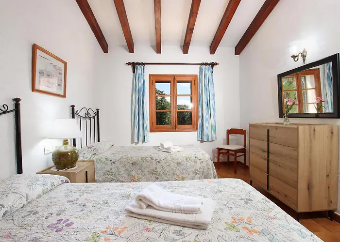 Holiday home Charming With A Fabulous Garden In By Renthousing *